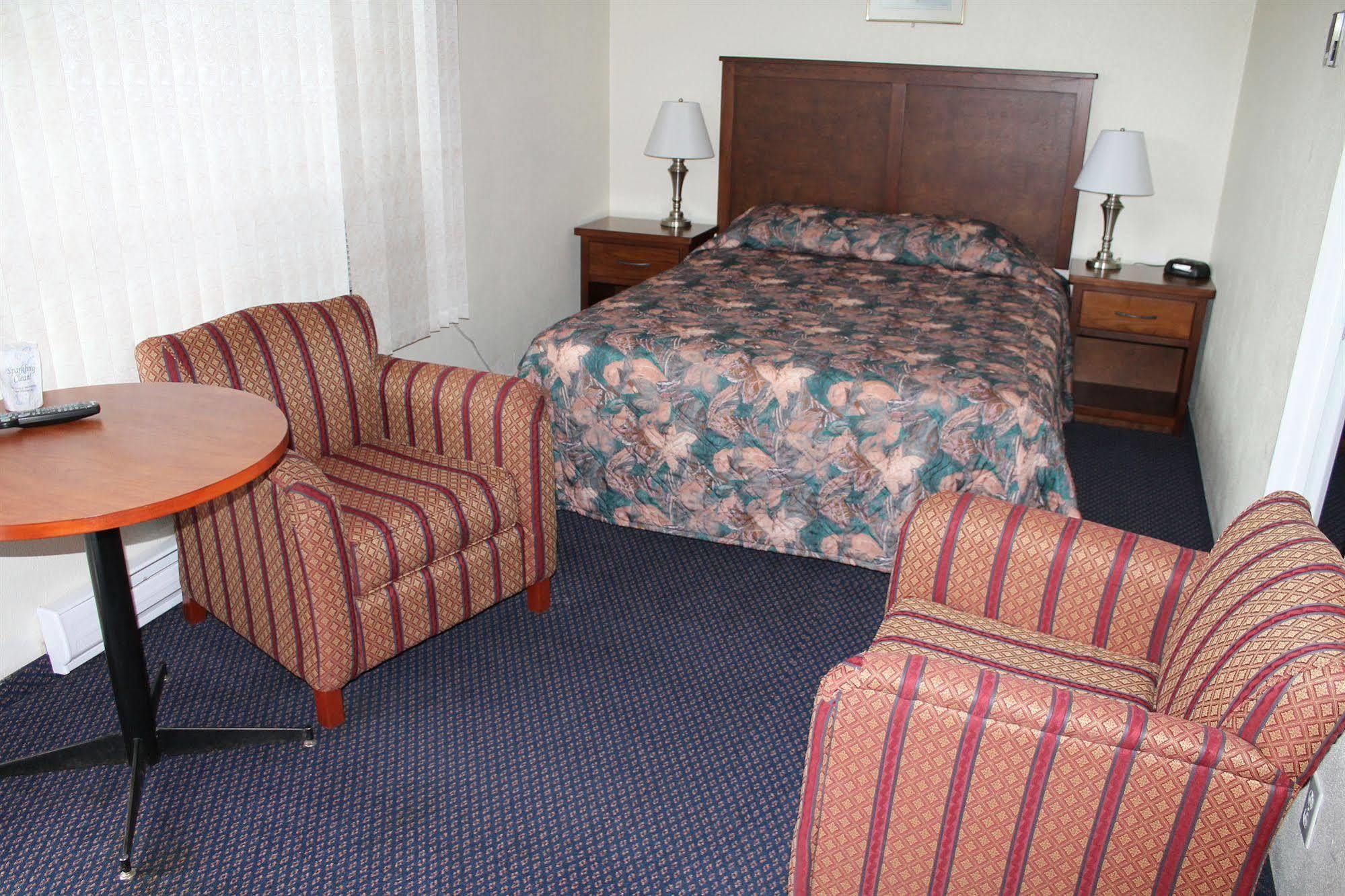 Redford Motel Port Alberni Bagian luar foto